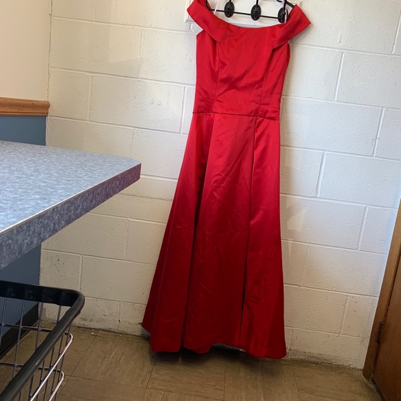 VERA WANG A-LINE RED DRESS SIZE 8 - Picture 2 of 8